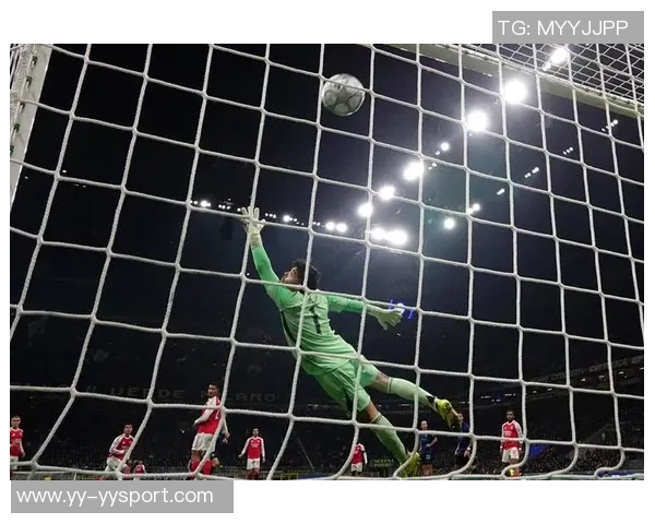 拉亚扑救布罗比近距离射门后失误队友提醒才稳住球权 拉亚扑救布罗比近距离射门后失误队友提醒才稳住球权